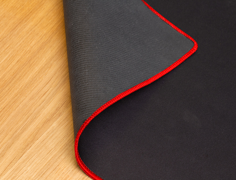 ALFOMBRILLA PARA RATON Q-CONNECT XXL NEGRA CON BORDE ROJO 900X400 MM