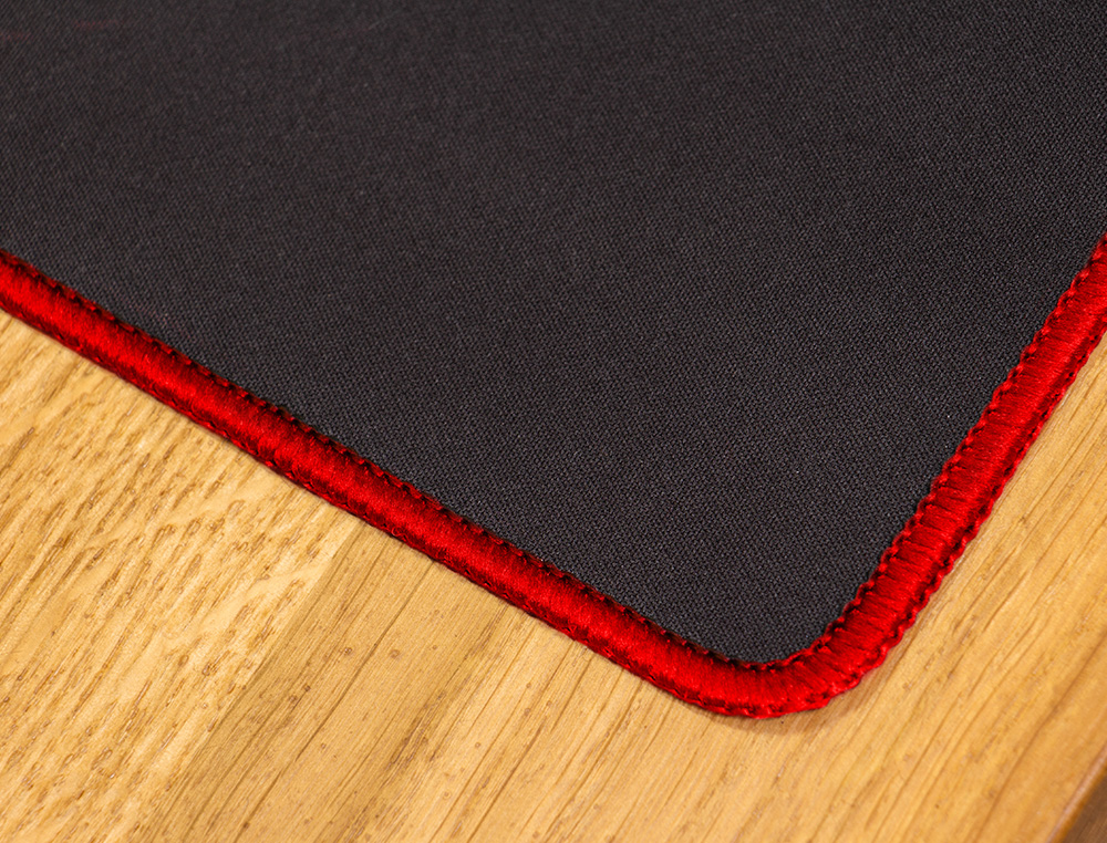 ALFOMBRILLA PARA RATON Q-CONNECT XXL NEGRA CON BORDE ROJO 900X400 MM